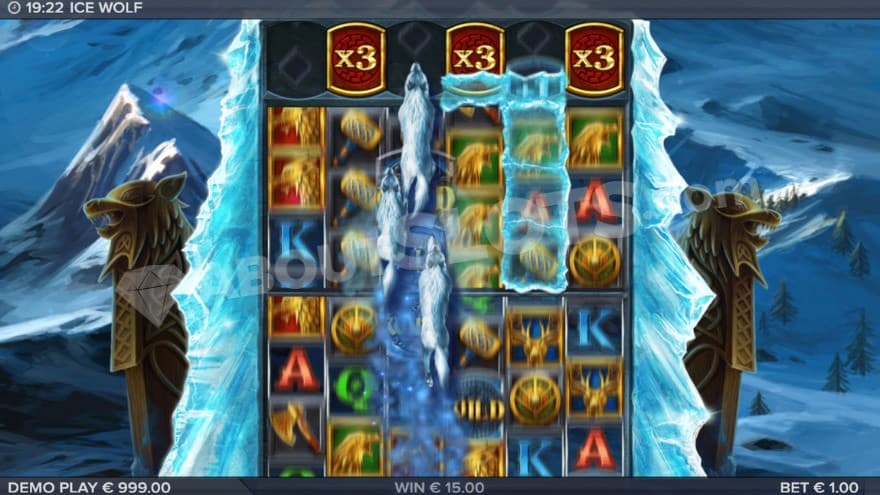 Wolfpack feature being active with wolves running on the third reel.