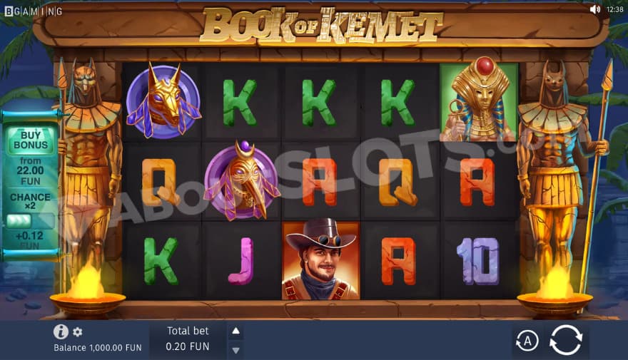 Base game with Anubis statues on the side of the reels.