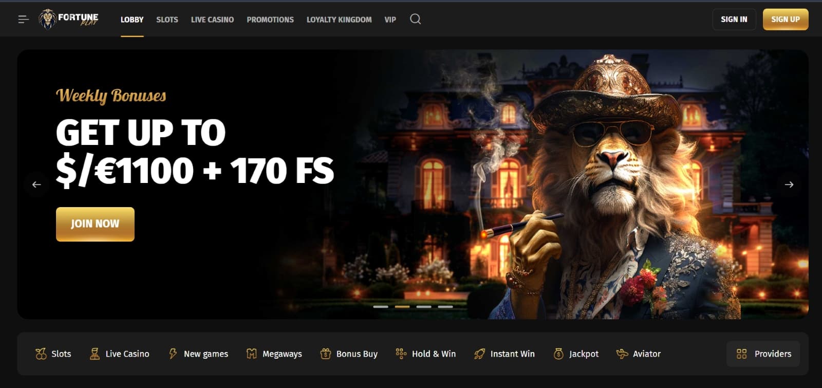 Fortune Play Casino landing page with lion mascot with hat banner promoting weekly bonus