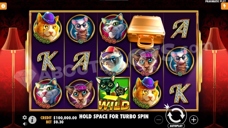 Base game with a standing lamp on each side of the reels.