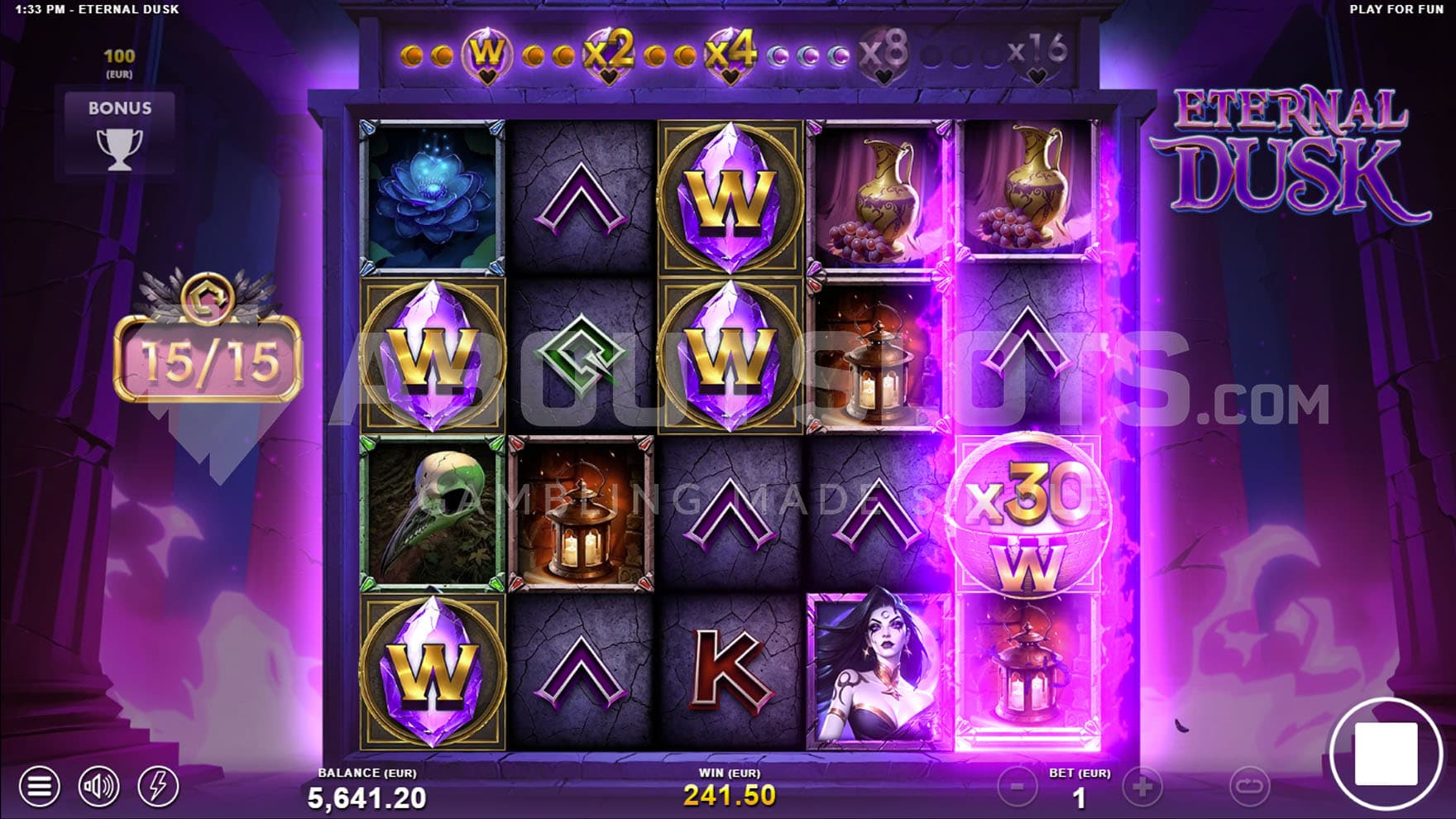 Free Spins bonus in progress, with multiple Roaming Wilds on the grid and a Golden Roaming Wild with a multiplier of x30.