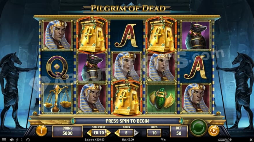 Base game where 2 big Jackal statues are standing towards the reels.