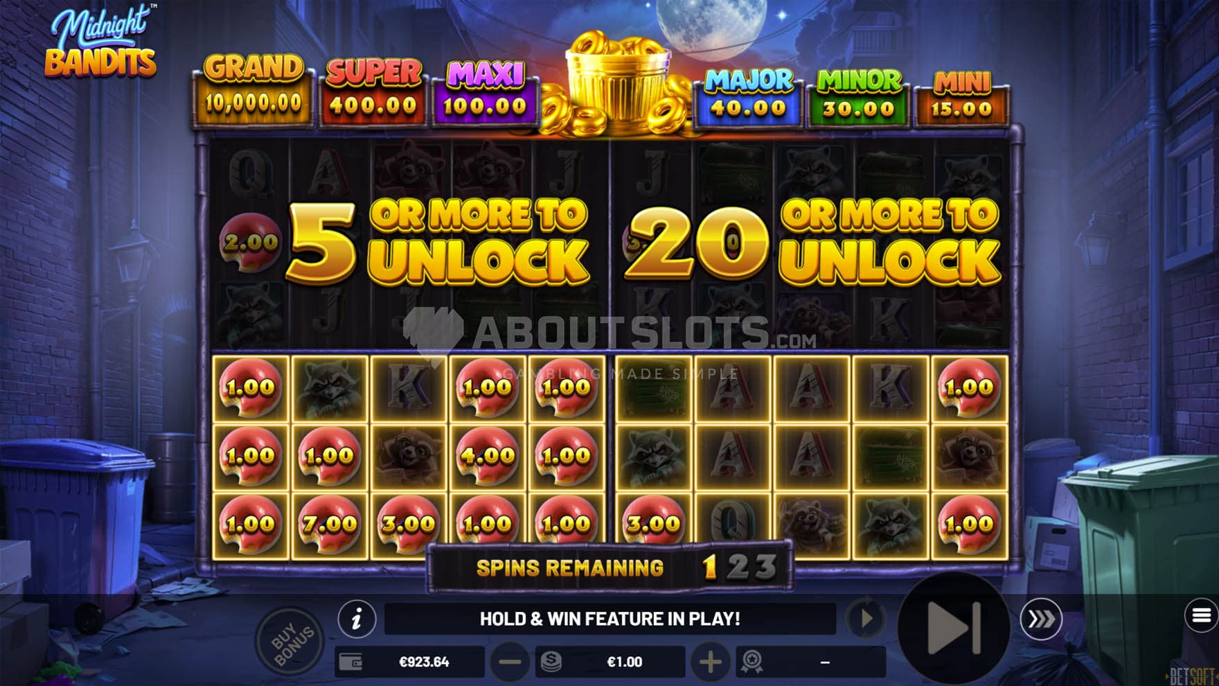 Hold & Win bonus in progress, showing 2 out of 4 reelsets active, with cash prizes locked in multiple positions.