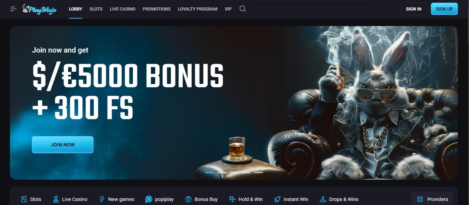 The PlayMojo landing page shows information about the 5000 eur welcome offer on the left and a bunny with sunglasses on the right.