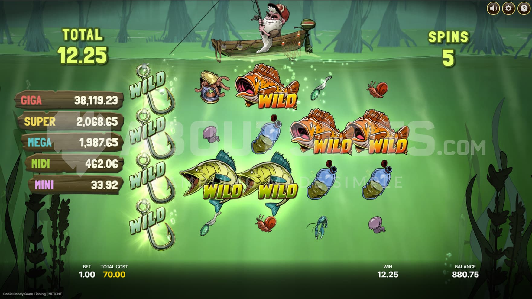Free Spins bonus in progress, showing multiple Wild symbols generated on the grid.