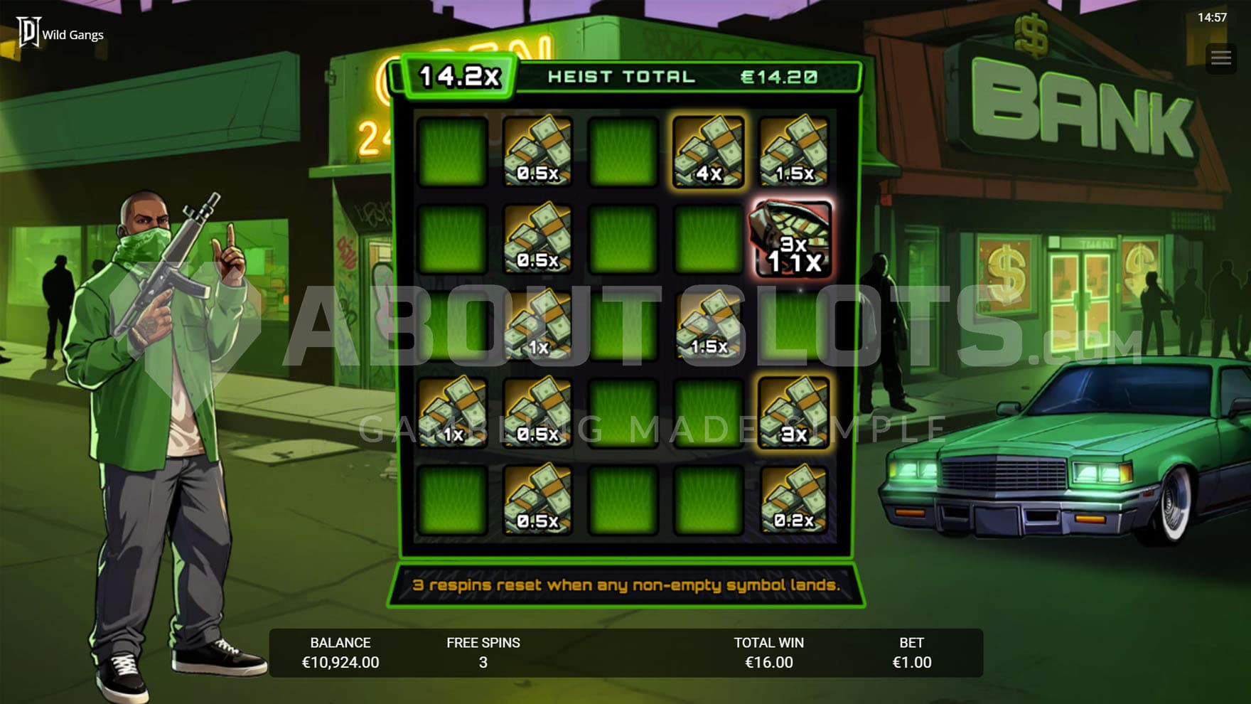 The Big Heist bonus in progress, showing multiple Cash prizes sticky on the grid.